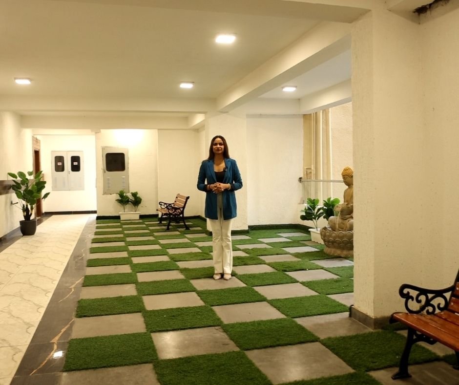 Lobby with garden